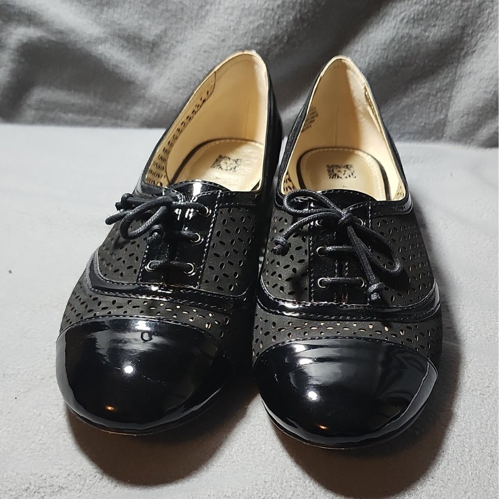 Anne Klein Black Leather Perforated Lace-Up Cap Toe Flats Women's Size 10
